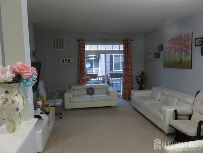 Foto del edificio - 2221 Edward Stec Blvd