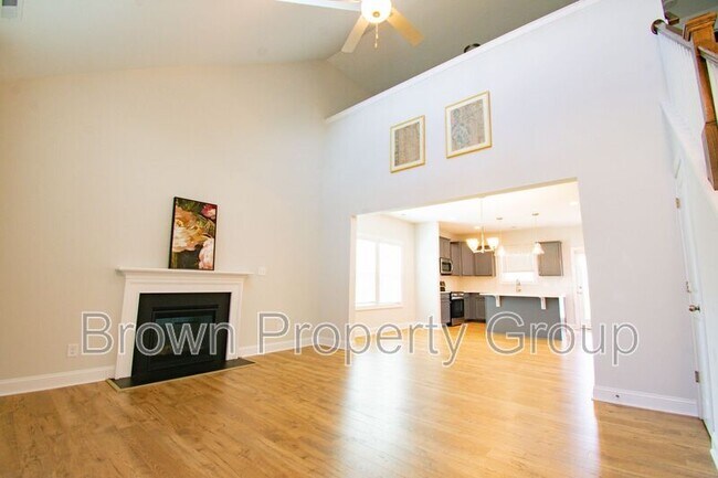 Foto del edificio - 5611 Pondhaven Dr