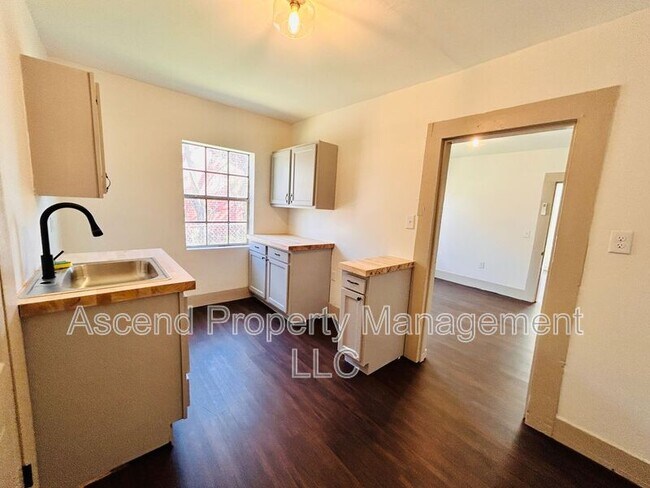 Foto del edificio - 727 Henderson Ave