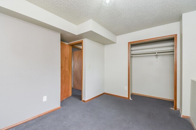 Building Photo - 603 W Routt Ave