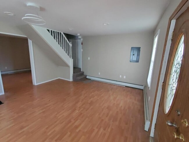 Building Photo - 173 Forest Ave