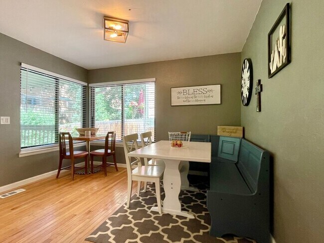 Foto del edificio - AVAILABLE TODAY - Beautiful 4BD/4BA Low-Ma...