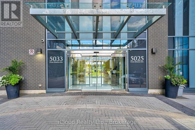 Photo du bâtiment - 5025 Four Springs Ave