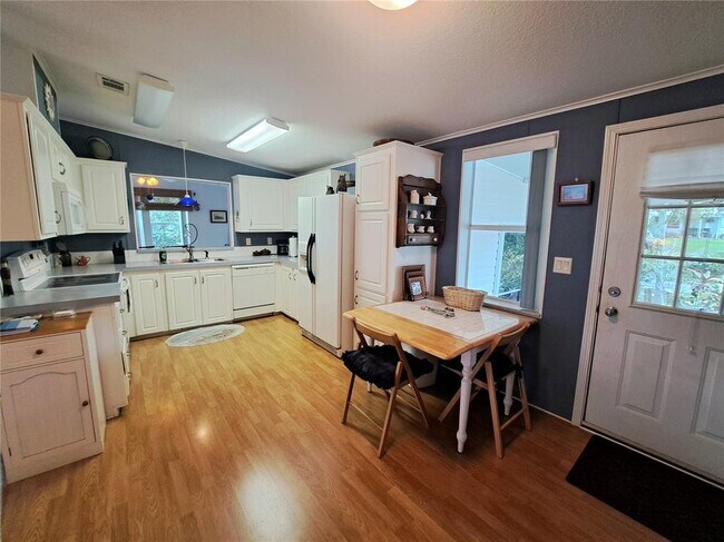 Foto del edificio - 3432 State Rd 580