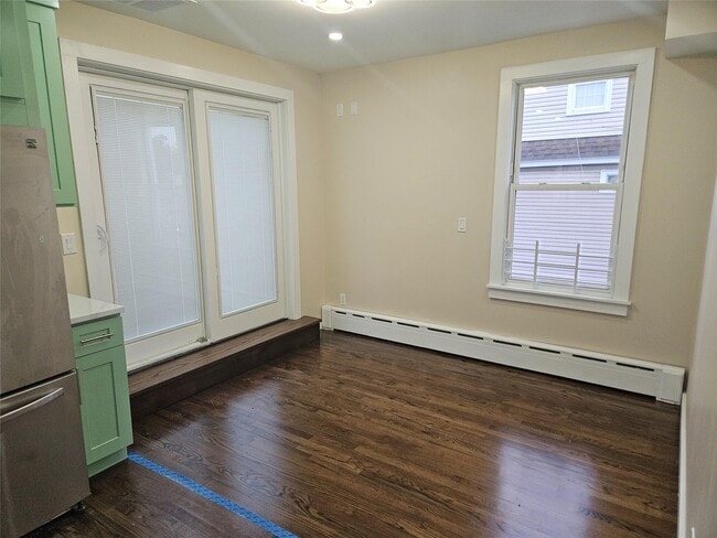 Foto del edificio - 94 Briggs Ave