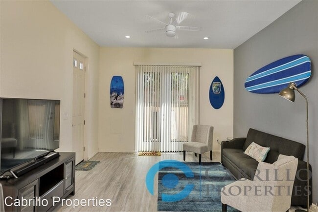 Building Photo - 2 br, 1 bath House - 4669 Winona Ave