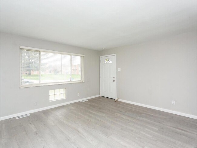 Building Photo - 3860 Brittany Cir