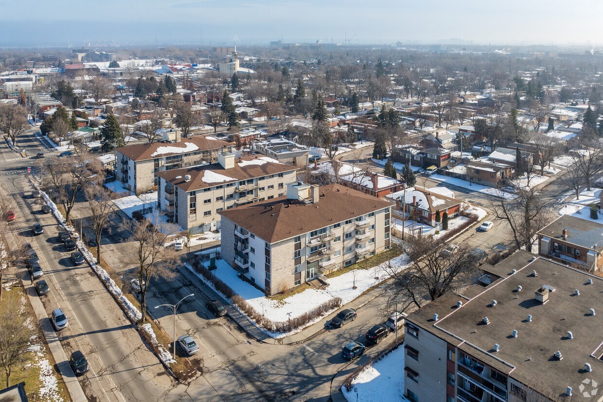 Aerial Photo - 8280 Av Des Vendéens