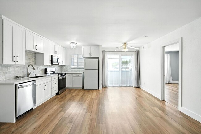 Building Photo - Charming 2BR + 1BA Condo in Tarzana availa...