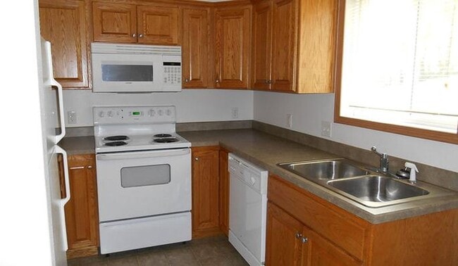 Building Photo - 2397 Prairie Oak Drive 5A