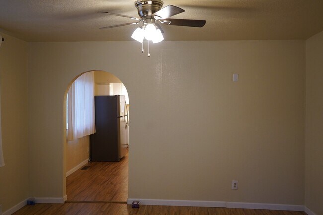 Foto del edificio - Spacious 3 bedroom, 1 bathroom renovated home