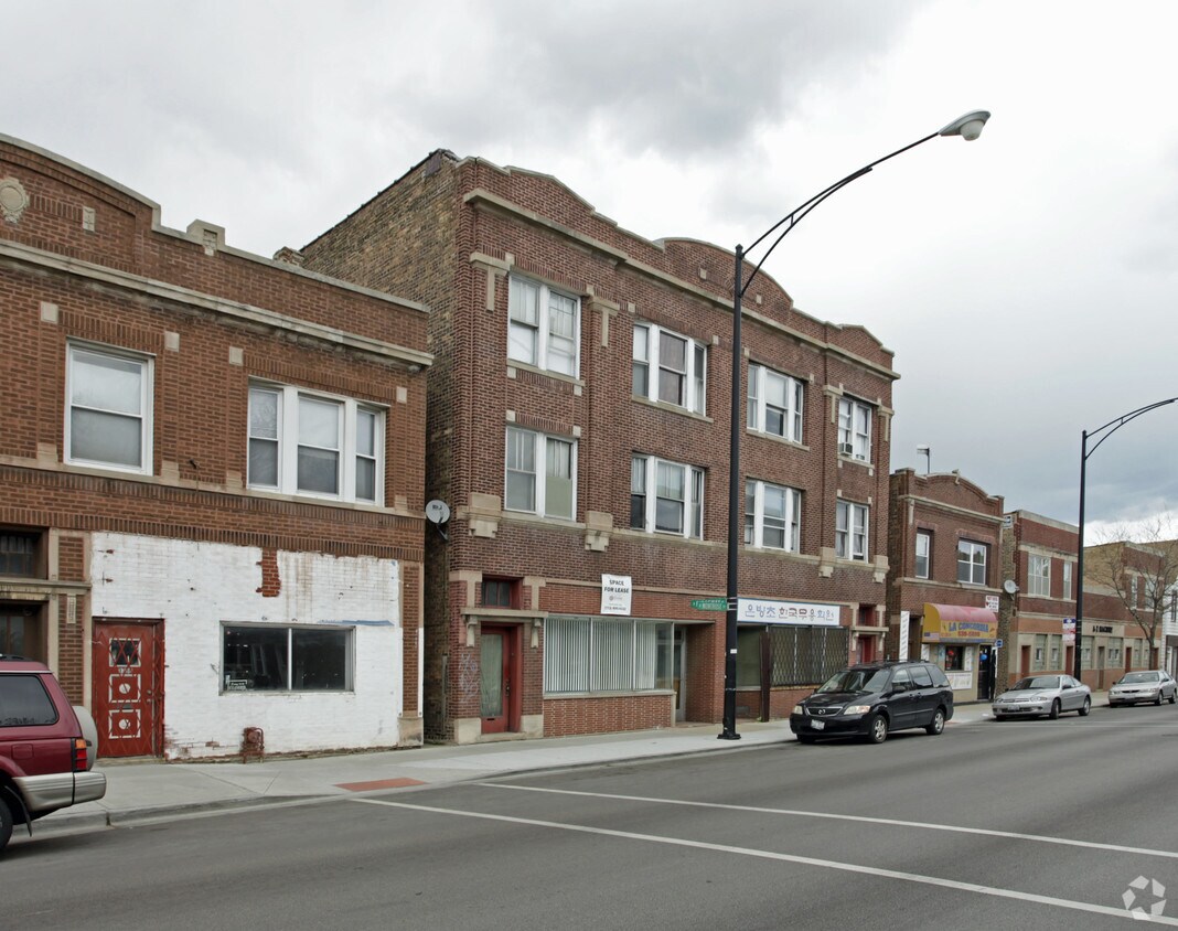 Primary Photo - 3726-3728 W Montrose Ave