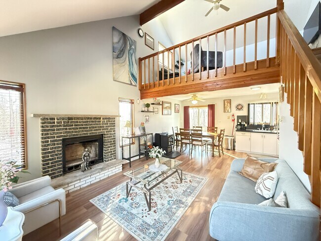 Foto del edificio - 802 Clubhouse Dr
