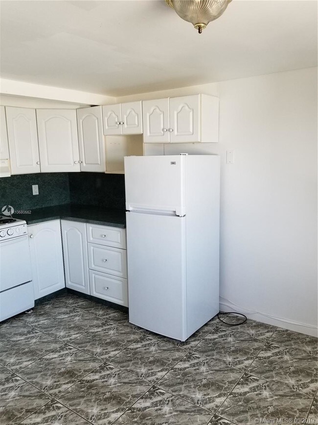 Building Photo - 899 West Ave