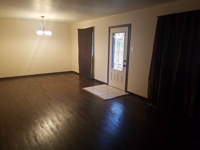 Large living room/ dining room area - 1820 Bluebird Dr