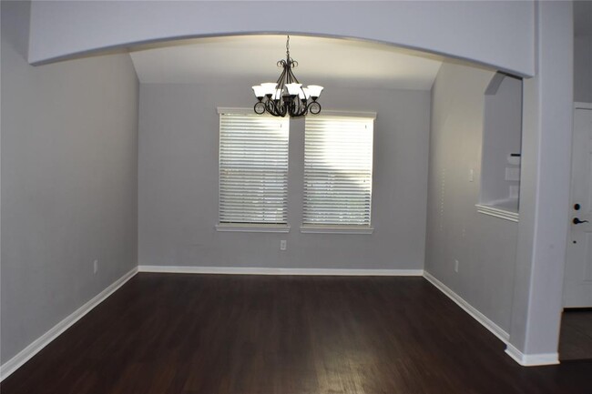 Building Photo - 2602 Lexington Park Dr