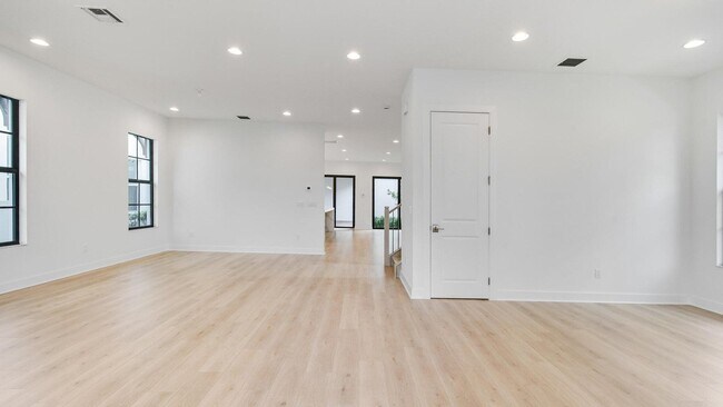 Foto del edificio - 13136 Alton Rd