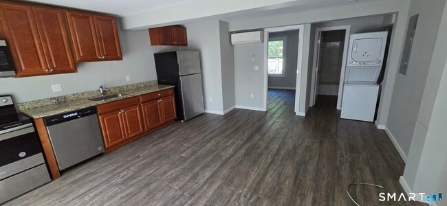 Building Photo - 158 Greenwood Ave