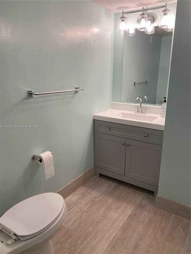 Foto del edificio - 3119 Oakland Shores Dr