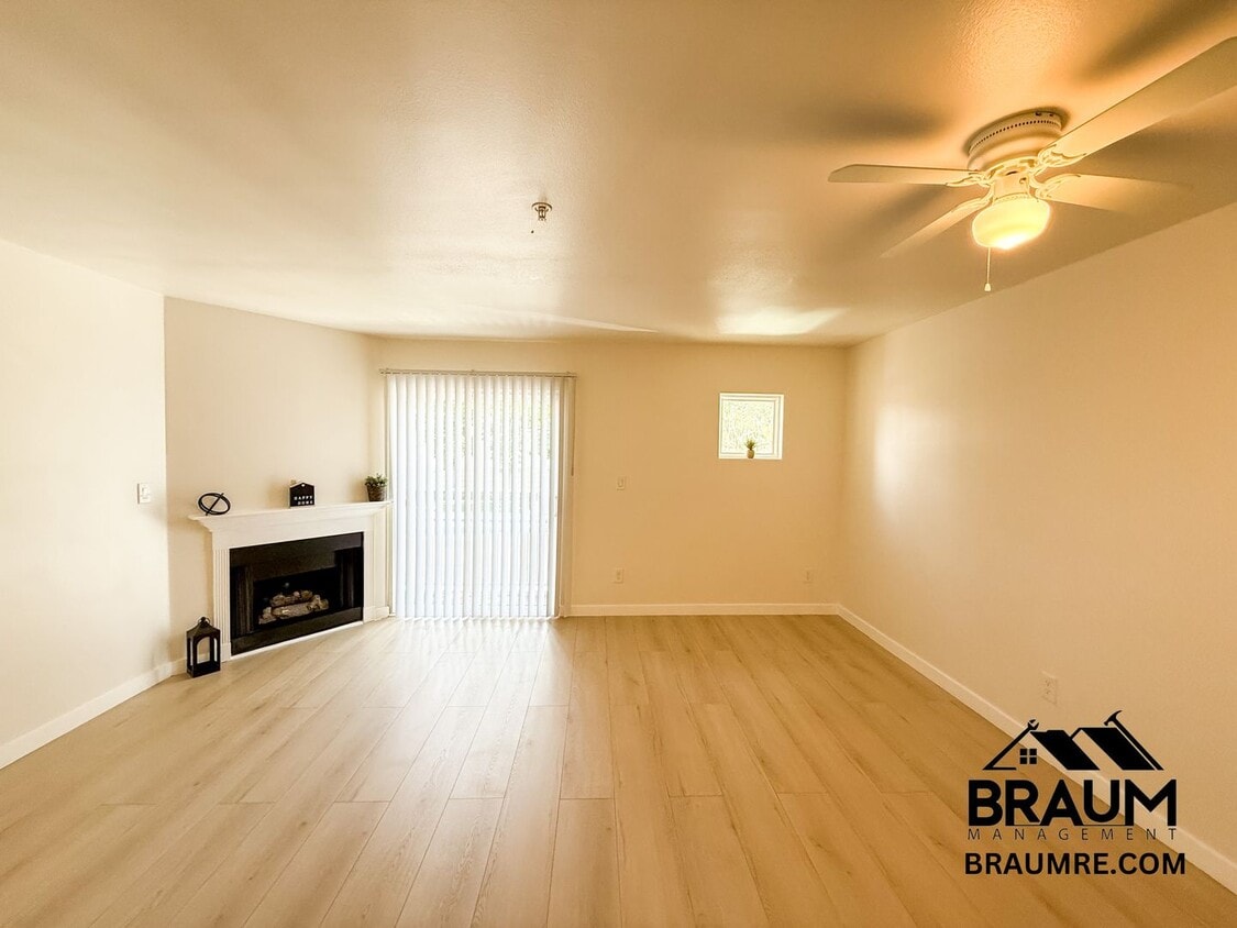 Foto principal - 7323 Winnetka Ave