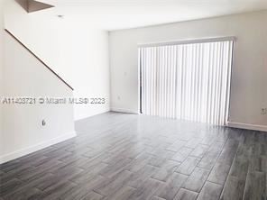Building Photo - 2 br, 2.5 bath Townhome - 213 Palm Cir E