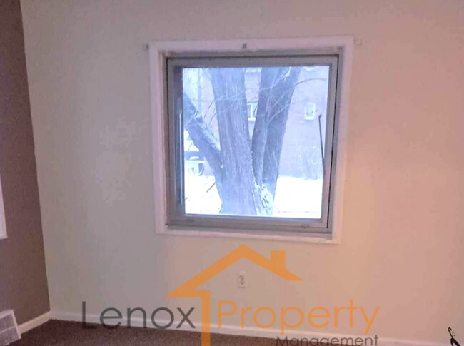 Building Photo - 3 Bedroom Home In Pontiac