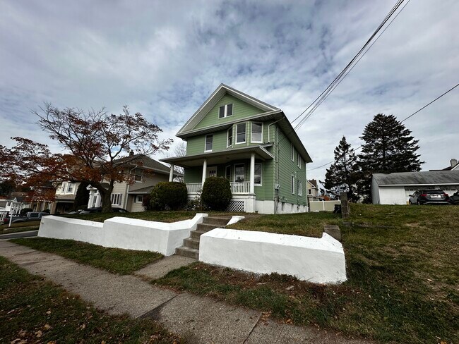 Frente de la casa - 227 Hamilton Ave