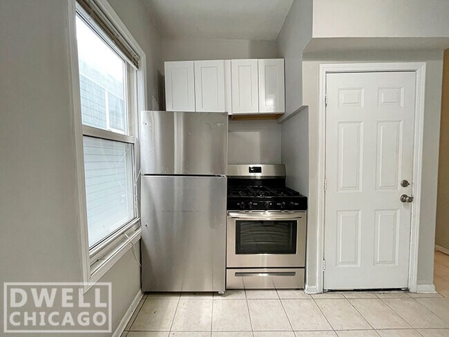 Foto del edificio - 3631 N Hermitage Ave