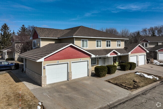 Building Photo - Lakeville Court