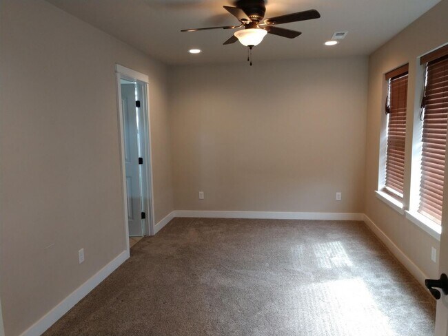 Foto del edificio - 4322 Blackstone Way