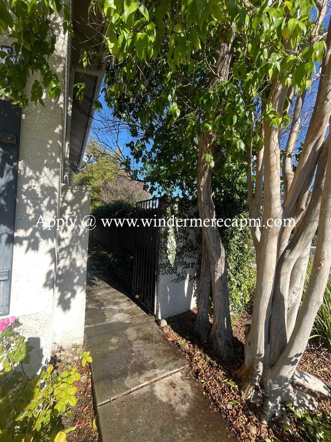 Building Photo - Spacious and Airy Rocklin Home! New Flooring!