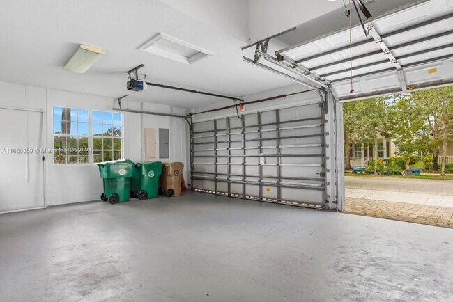 Foto del edificio - 4762 Lakeside Terrace