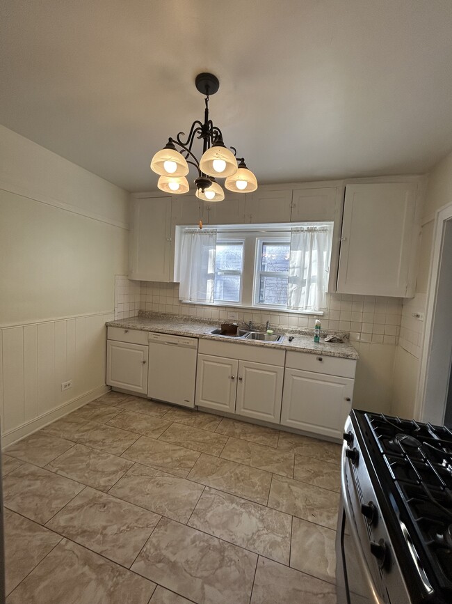 Building Photo - 1561 Bunts Rd