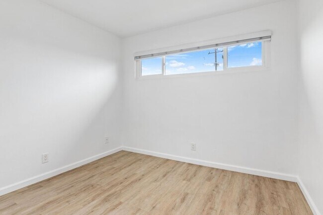 Foto del edificio - 3952 W 178th St