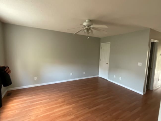 Foto del edificio - 235 Hunter Hills Cir