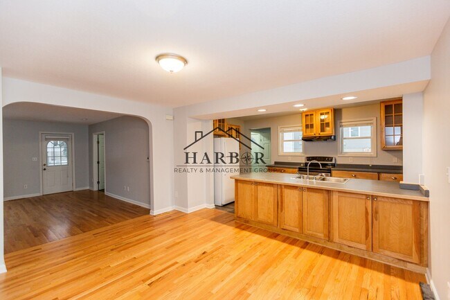 Foto del edificio - 4 Bedroom Home in NW Rochester