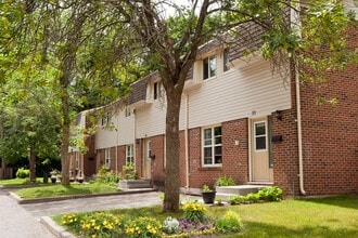 Building Photo - Tamarack Woods Townhouses