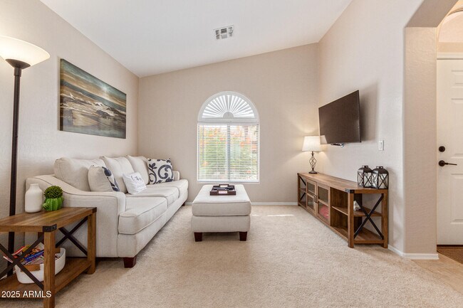 Building Photo - 543 S Wildrose