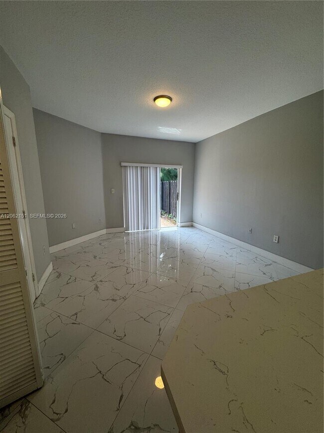 Foto del edificio - 8360 NW 10th St
