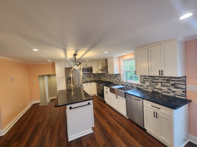 Building Photo - 5258 Chestnut Ridge Rd