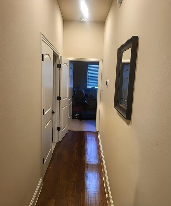 Foto del edificio - 1224 Pebblebrook Dr