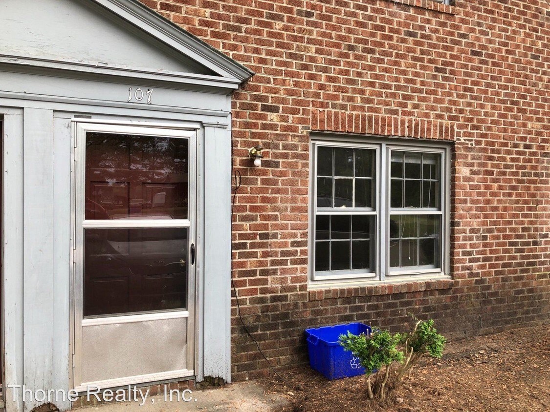 Primary Photo - 105 N Vance St