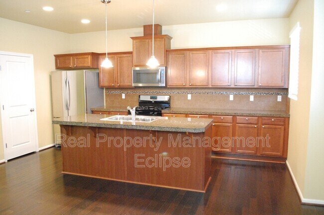 Building Photo - 10707 Ross Rd