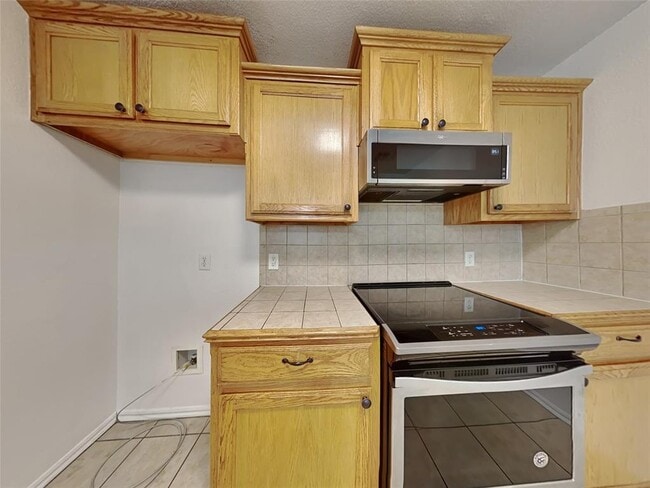 Building Photo - 4504 Applegate Dr