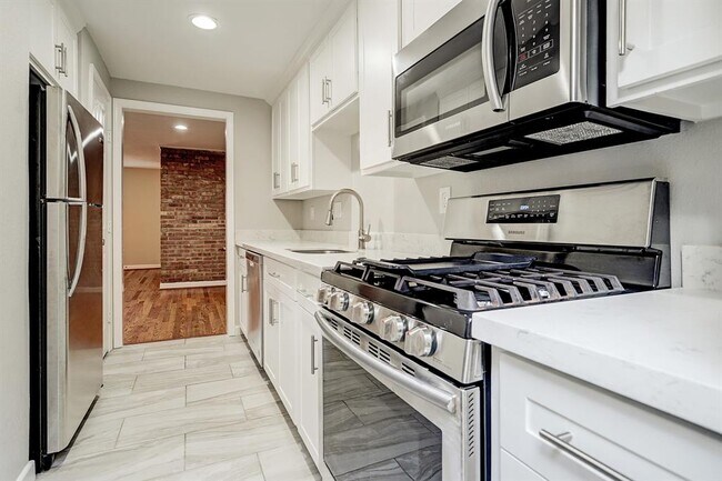 Foto del edificio - 2643 Greenbriar Dr