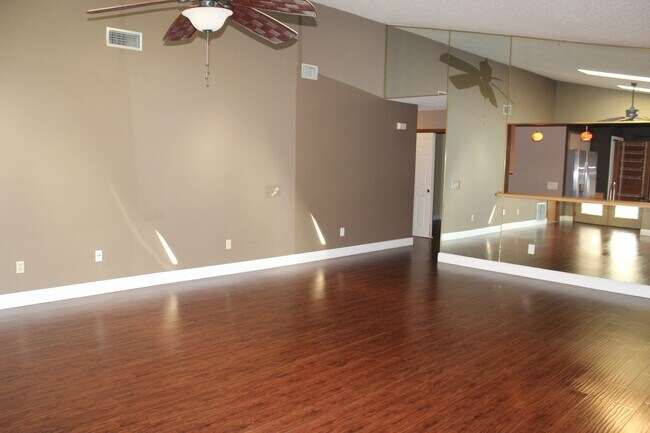 Foto del edificio - 3 bed 2 bath Home in Port Orange