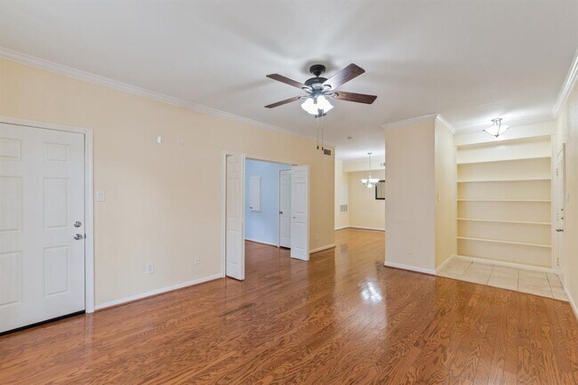 Building Photo - 2255 Braeswood Park Dr