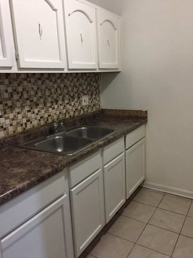 Building Photo - 1075 Valley Ln