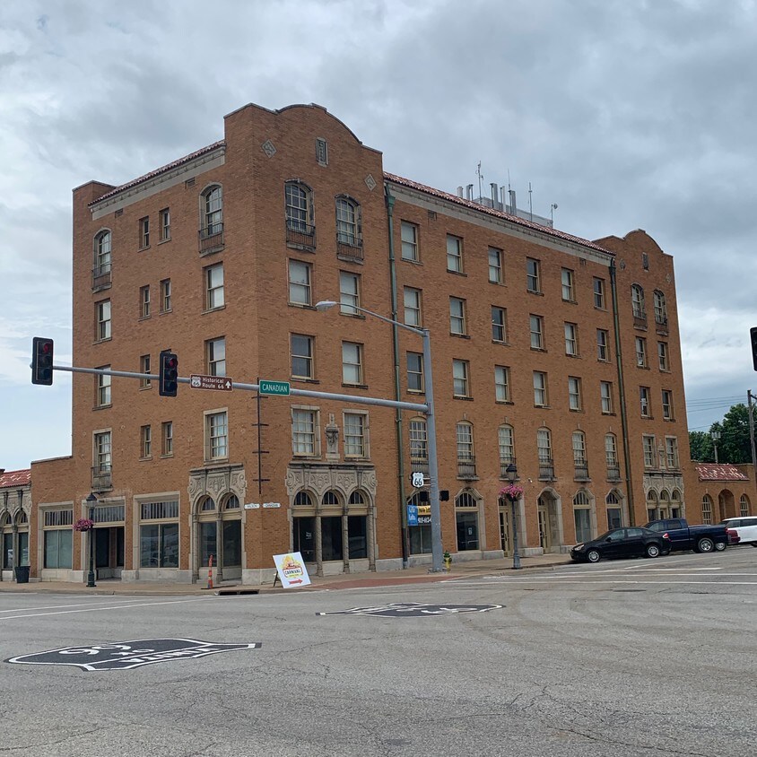 Primary Photo - 107 W Canadian Ave