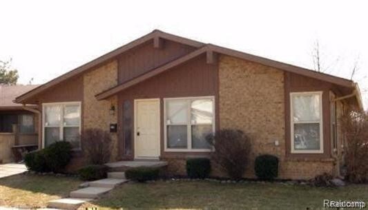 Building Photo - 2881 Roundtree Dr